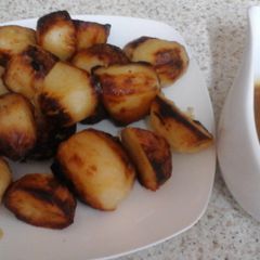 My Garlic Roast Potatoes and Garlic Flavoured Gravy 😉 A picture of My Garlic Roast Potatoes and Garlic Flavoured Gravy 😉.