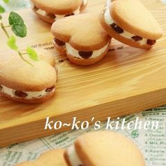 A picture of Sandwich Cookies With Rum Raisin Buttercream Filling.