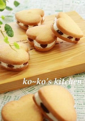 A picture of Sandwich Cookies With Rum Raisin Buttercream Filling.