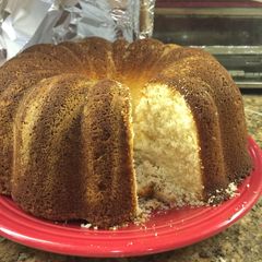 A picture of Margaret's Pound Cake.
