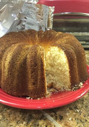 A picture of Margaret's Pound Cake.