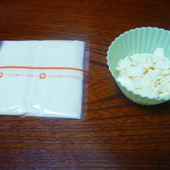 A picture of How To Dice Cheese without Clumping.
