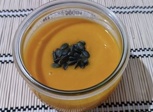 Foto principal de Crema de calabaza con zanahoria y coco (freidora de aire)