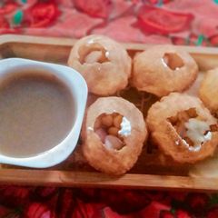A picture of Pani puri choley chaat.