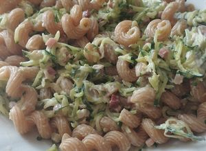 Foto di Pasta zucchine, speck e philadelphia