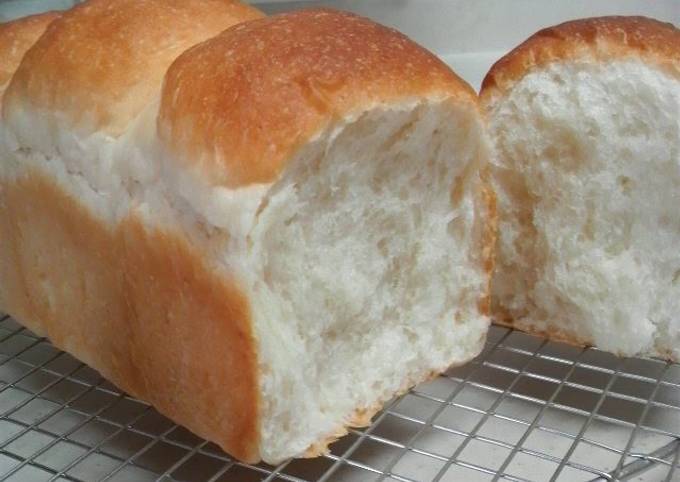 Milky Loaf Bread Baked in a Pound Cake Mold