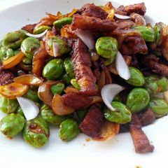 A picture of Spicy Pork And Petai / PARKIA SPECIOSA.