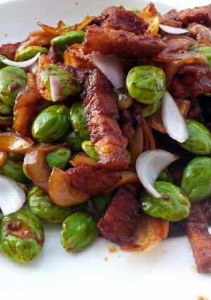 A picture of Spicy Pork And Petai / PARKIA SPECIOSA.