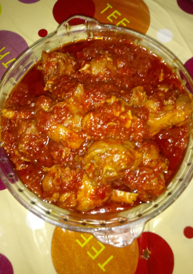 Una foto de Pavo campero con tomate en la olla gm g