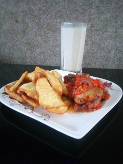 A picture of Sweet potatoes, sauce with coconut drink.