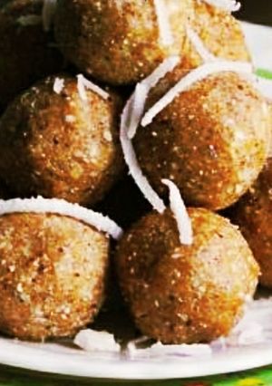 A picture of Almond ladoo.