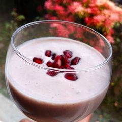 A picture of Pomegranate Bannana smoothie.