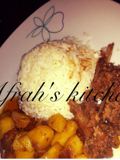 A picture of White rice with potato and beef soup.