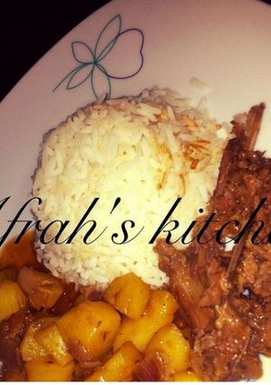 A picture of White rice with potato and beef soup.