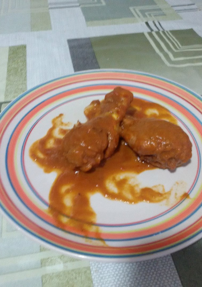 Una foto de Muslitos de pollo al vino tinto con thermomix