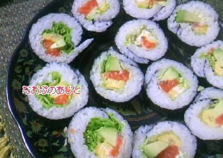 Simple Way to Prepare Quick Salmon and Avocado Fat Sushi Rolls (Futomaki)