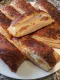 Hojaldre de queso y lonchas de pavo