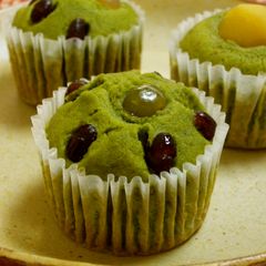 A picture of Matcha Green Tea Cupcakes.