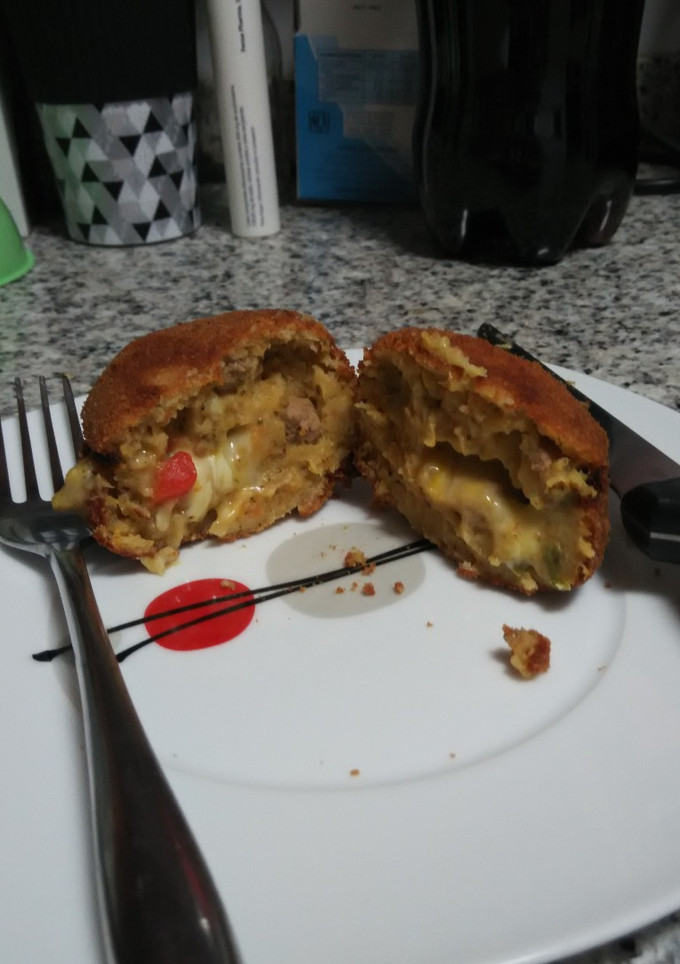 Una foto de Albóndigas vs patata rellena