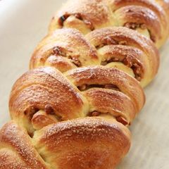 A picture of Honey Walnut Bread.