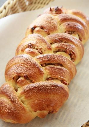 A picture of Honey Walnut Bread.