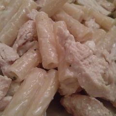 A picture of Grilled Chicken Alfredo & Pasta.