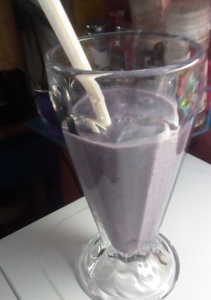 Una foto de SMOOTHIE DE ARÁNDANOS, LINO Y DÁTILES 🥤🥤🥤