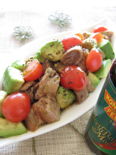 A picture of Chicken and Avocado Salad with Balsamic Vinegar Dressing.