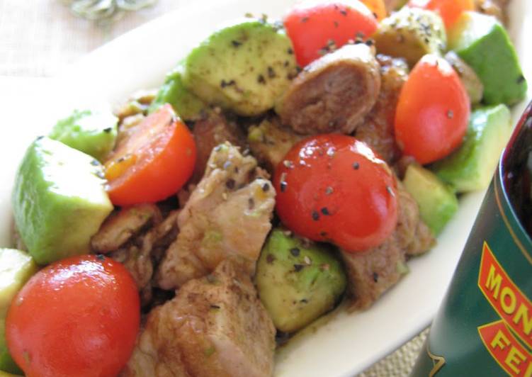 Chicken and Avocado Salad with Balsamic Vinegar Dressing