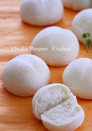 A picture of White Bread Rolls of Happiness Using Fresh Cream.