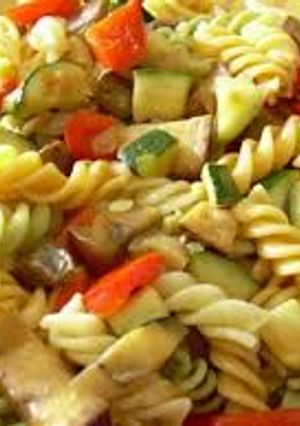 Una foto de Fideos con verduras