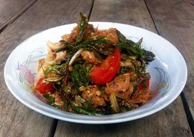 Recipe of Any-night-of-the-week Young Tamarind Leaves Spicy Salad