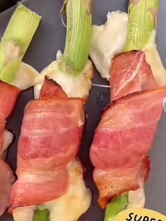Una foto de Espárragos Trigueros con queso y bacon