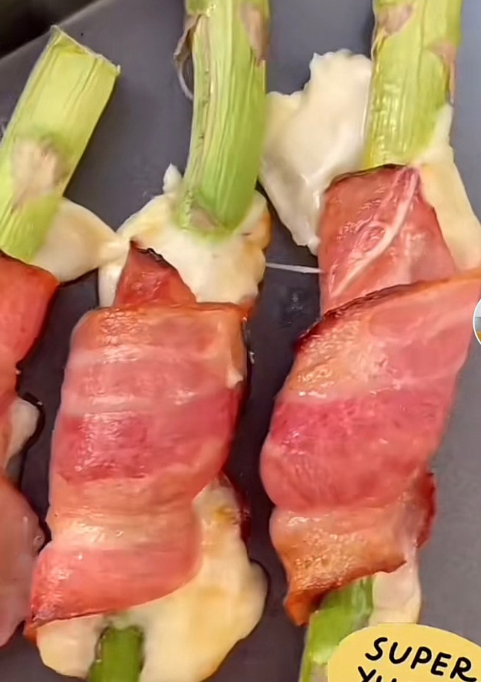 Una foto de Espárragos Trigueros con queso y bacon