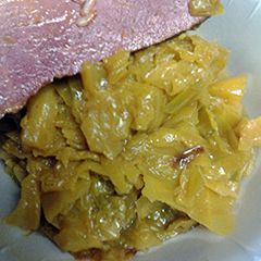 A picture of Drunken cornbeef and cabbge.