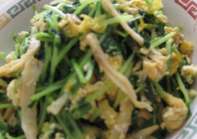 Steps to Make Quick Stir Fried Pea Shoots, Shredded Dried Squid and Scrambled Egg