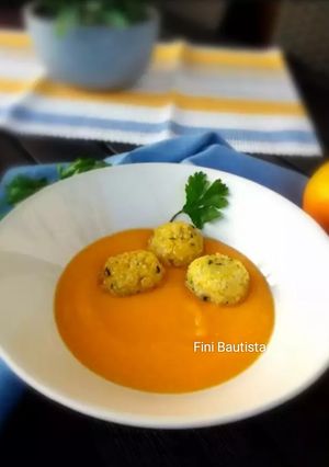 Una foto de Crema de calabaza con mijo y naranja