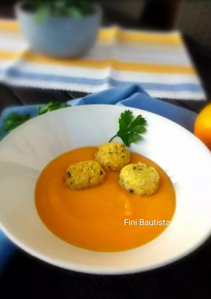 Una foto de Crema de calabaza con mijo y naranja