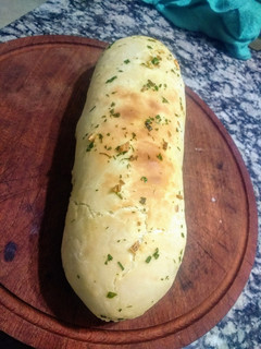Una foto de Pan casero relleno de jamón y queso