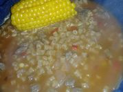 Una foto de sopa de fideo