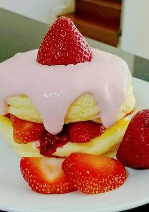 A picture of Strawberry souffle pancake.