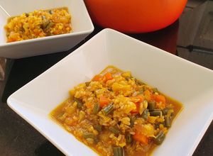 Foto principal de Arroz de verduras, hecho con caldo de restos de pavo navideño y gravy
