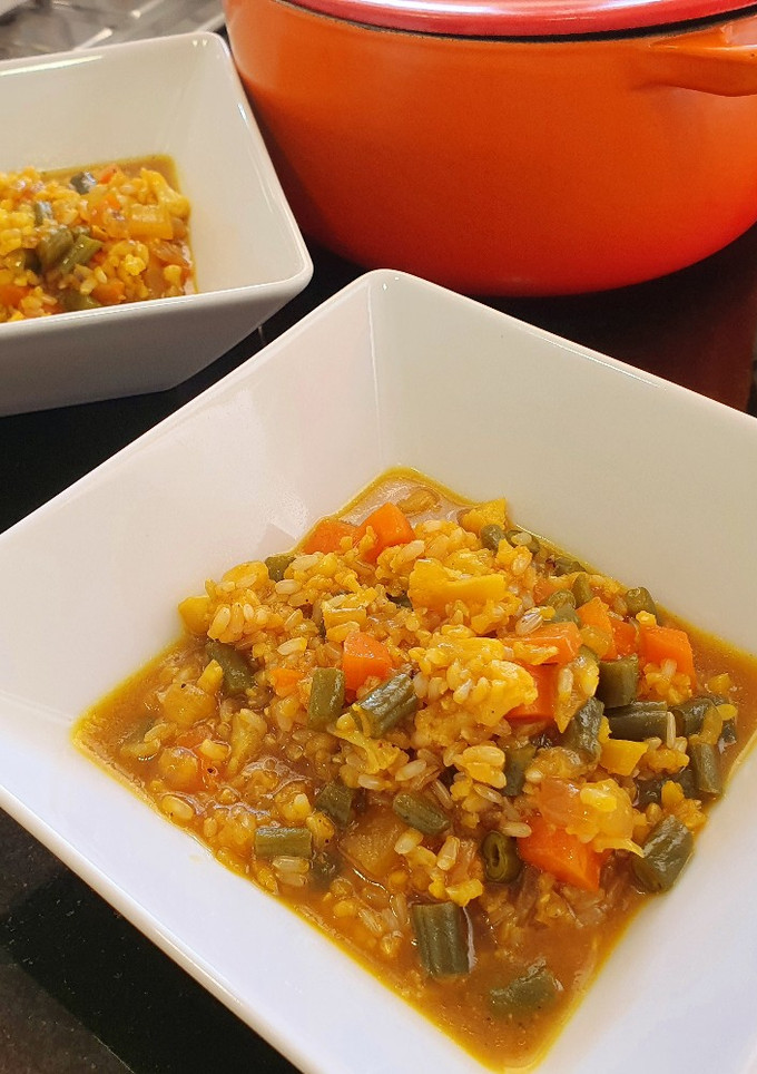 Una foto de Arroz de verduras, hecho con caldo de restos de pavo navideño y gravy