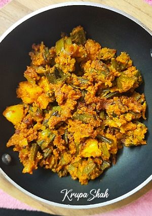 A picture of Besan wale bhindi aloo.