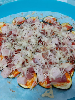 Una foto de Pizza con base de calabacín