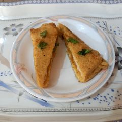 Bread sandwich 🥪with leftover potato 🥔 🥔 A picture of Bread sandwich 🥪with leftover potato 🥔 🥔.
