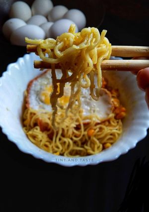 A picture of Egg corn maggi.