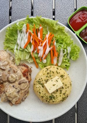 Foto resep 🍗Chicken Steak Saus Carbonara Jamur Kancing 🍄🧀Rasanya Kayak Steak 100rb-an