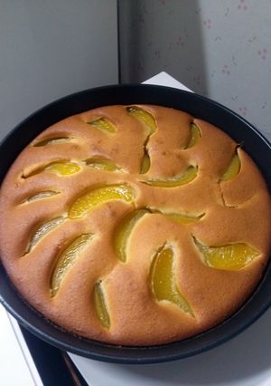 A picture of pie with canned peaches.