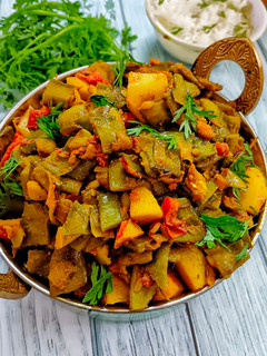 सेम आलू की मसालेदार सब्जी (Sem Aaloo ki masaledar sabzi recipe i रेसिपी मुख्य फोटो